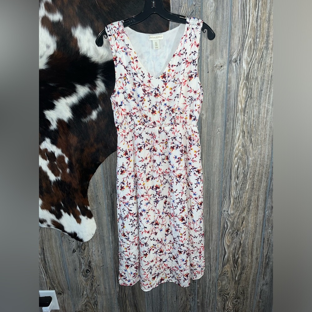 Cynthia Rowley size 6 floral v-neck knee length dress